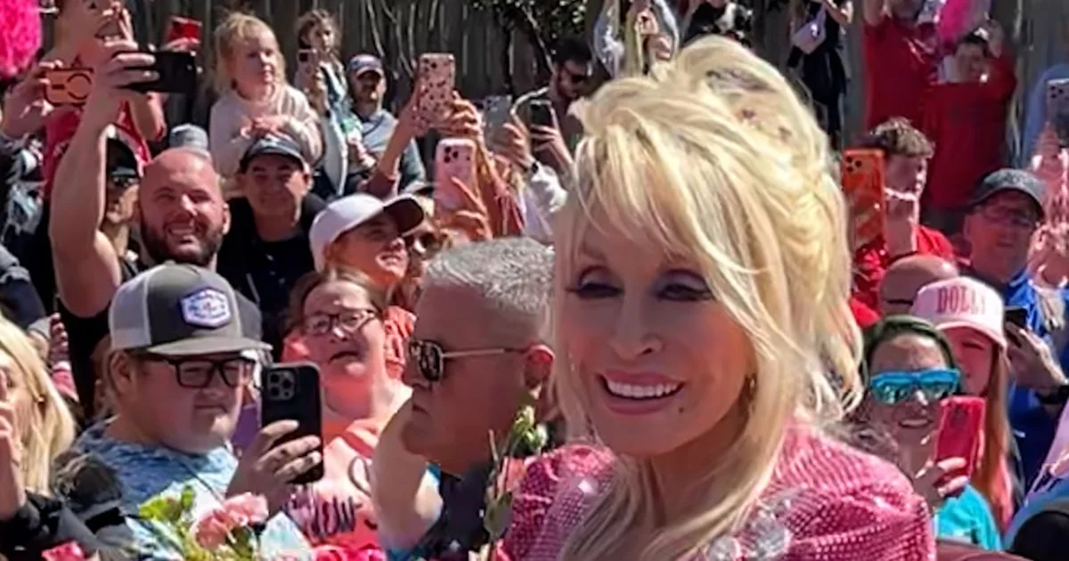 Dolly Parton Addresses Health Challenges, Grief in First Public Appearance Since Concerns