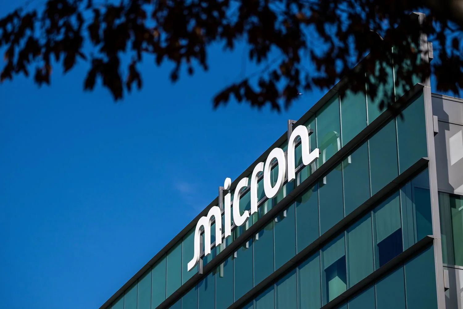 Micron Eyes Record Highs as AI Fuels Earnings Expectations