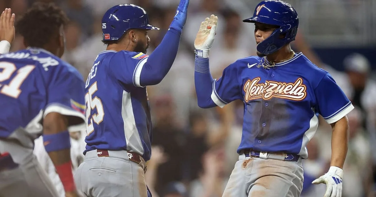 Venezuela Rallies with Home Runs, Puts Defending Champion Japan on Brink of WBC Elimination